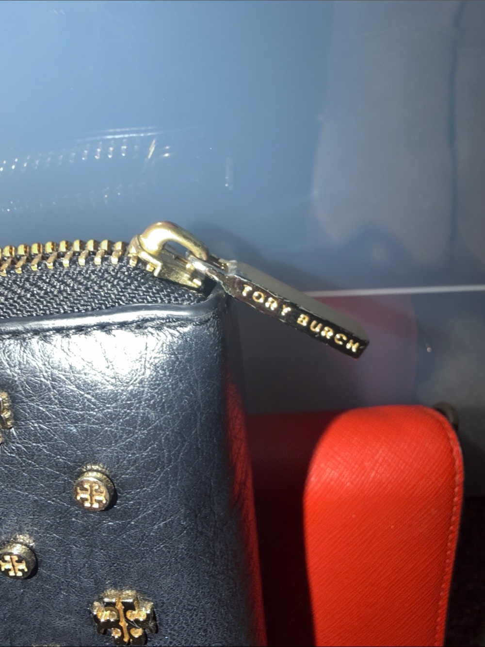 Tory Burch Black Leather Zip Wallet with Gold Logo Studs - Picture 5 of 10